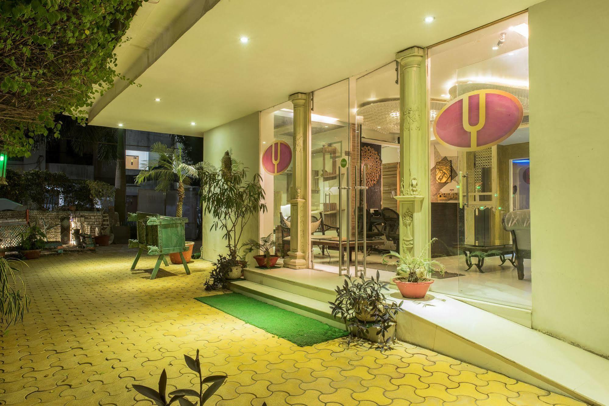 Yahvi Hotel วาโดดารา ภายนอก รูปภาพ